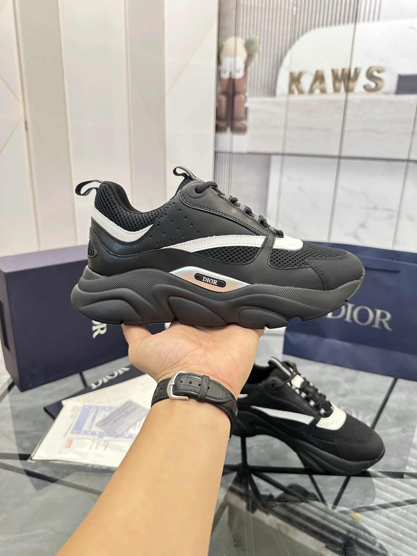 Men's shoes: 💰P460¥ Ready in Guangzhou, fully packaged Product trademark: Dior* "Dior*" low-top casual shoes Regular size: 38-46 (can be customized to 47) B22 Product materials: imported cowhide leather upper spliced ​​with original fabric, breathable lining, original outsole. Number: 920